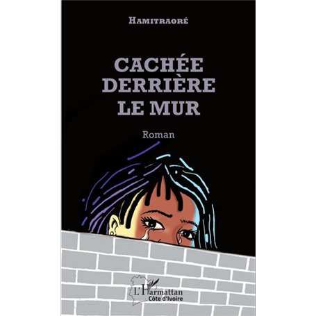 Cachée derrière le mur