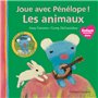 Pénélope joue avec les animaux