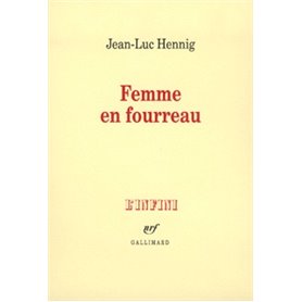 Femme en fourreau
