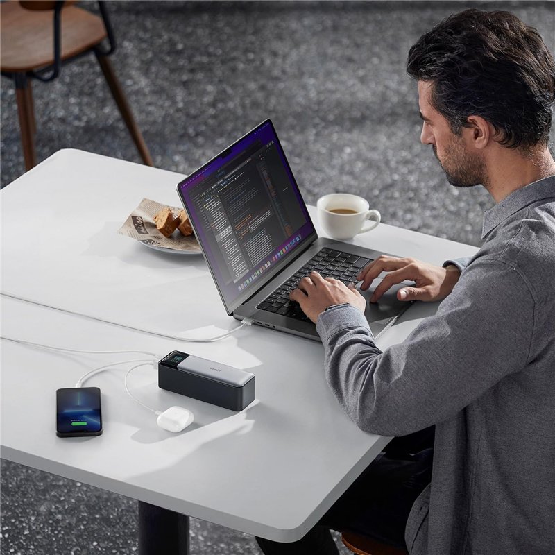 Image secondaire de Anker Batterie Externe 737 (PowerCore 24 K) de 24 000 mAh avec 3 Ports, Puissance 140 W, écran numérique, Compatible avec iPhone