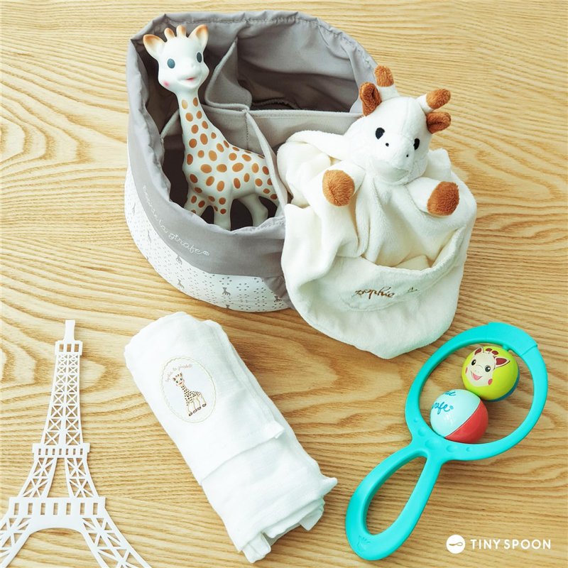Image secondaire de Sophie la Girafe - Corbeille de Naissance - Jouet d'Eveil - Les essentiels de bébé - 1 Doudou, 1 lange, 1 jouet à mâcher et 1 ho