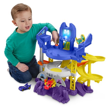 Fisher-Price Coffret Piste de Course Batcave Propulsion et Course Batwheels DC avec Effets sonores et Lumineux
