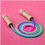 PRECORN Corde à sauter arc-en-ciel de qualité supérieure pour enfants - Avec poignées en bois - Environ 250 cm - Avec amplificat