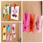 Tiardey 50 pcs Couleur en Bois Clips Punaises, Pinces en Bois avec Punaises pour Tableaux en Liège Carte Notes Photos Mur dans B