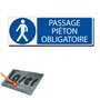 Plaque gravée autocollante 30x10cm "Passage pieton obligatoire" fond bleu