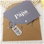 Cadeau Papa 1Pc Porte Clé en Métal Texte à Deux Côté Idée Cadeau Fête Père Anniversaire Noël pour Papa avec Carte Voeux Envelopp