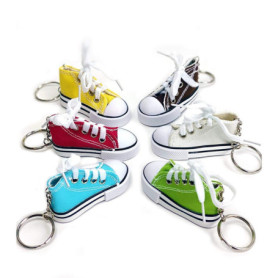 Praknu Lot de 12 porte-clés baskets avec lacets - Réaliste - Multicolore - Avec anneau de porte-clés