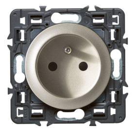 Prise Électrique Murale Céliane Legrand - Modèle Affleurant 2P+T en Titane