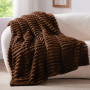 BEDELITE Plaid Marron Foncé Couverture pour Lit 1 Personne 150x200 | Cadeau Cocooning Doux et Chaud, Moelleux, Idée Déco pour Fe