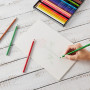 Amazon Basics Crayons de couleur dans une boîte en métal, 24 pièces, Couleurs assorties